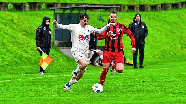 Heiße Duelle: Das letzte Aufeinandertreffen zwischen Marco Morawczik und dem FC Erzingen mit Marc Russ und dem SV Jestetten endete im ...