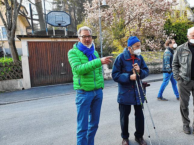 Peter Müller-Neff (links) mit einem Anwohner