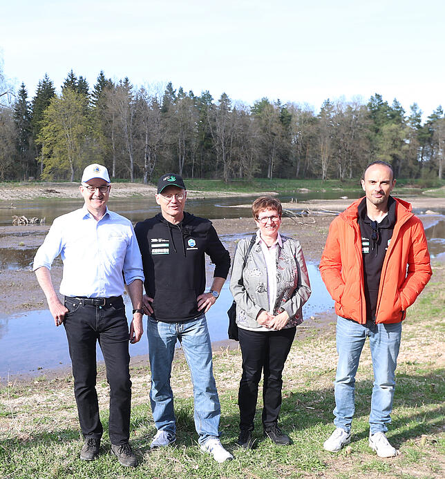 Benedikt Lenhart vom Lionsclub, die die Workshops und das durchschwimmen der Donau unterstützen, Andreas Fath, Irmtraud Wesle und Mario ...