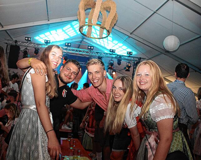 Bild 3: Partyabend auf der Bohlinger Sichelhenke mit dem Hofbräu-Regiment