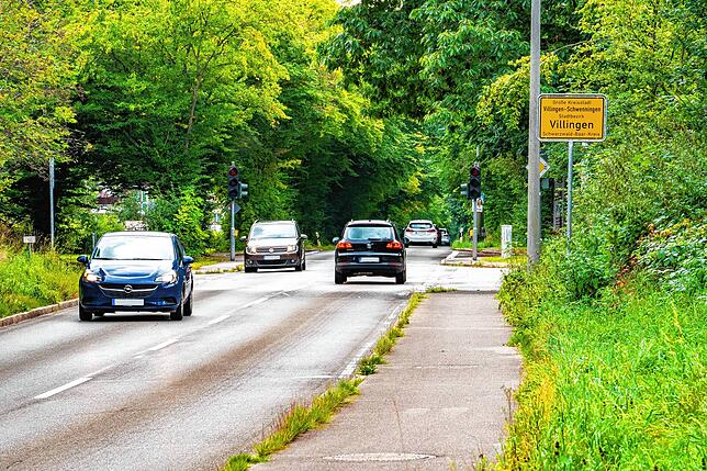 Die Peterzeller Straße führt durch das Kurgebiet in Villingen.
