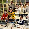 Diese Schüler der Klasse 6e des Nellenburg-Gymnasiums sind begeistert vom Experimentieren im Fach BNT (Fächerverbund Biologie, ...