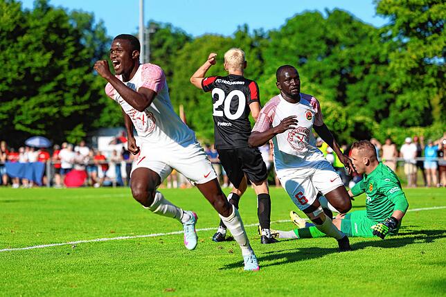 Bild 4: Türk. SV Singen feiert den Oberliga-Aufstieg! Wir waren mit der Kamera dabei.