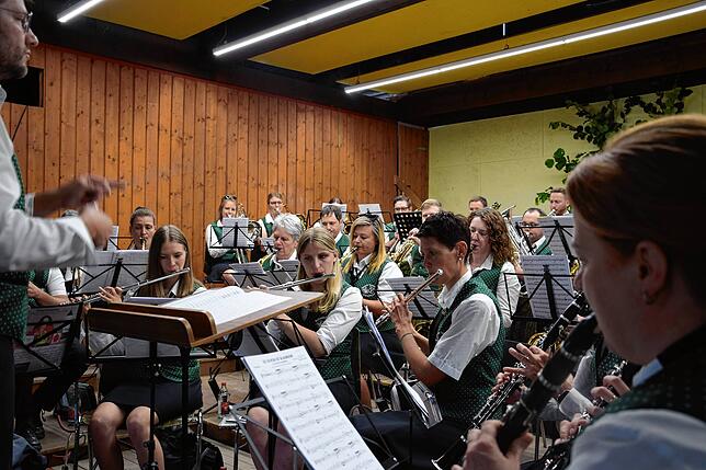 Bild 23: Rosentage in Nöggenschwiel - hier sind alle Bilder vom Fest