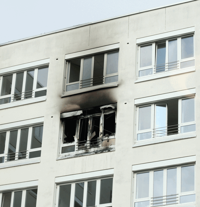 Bild 5: Blick auf Ebene G: So sah es am Konstanzer Klinikum kurz nach nach dem tödlichen Brand aus &ndash; und so heute