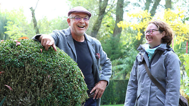 Ein Garten muss Freude machen. Manfred Siegwarth vermittelt das Redakteurin Jacqueline Weiß in seinem Schaugarten in Bohlingen. Er ist ...