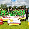 So sehen Sieger aus: Der FC Furtwangen 07 feiert den Bezirkspokalsieg.