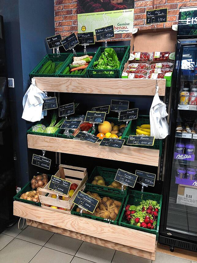 Gemüse und Obst kommen von der Insel Reichenau. Abgewogen werden muss nichts. Die Waren werden an der Kasse über ihre Strichcodes ...