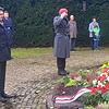 Bürgermeister Ralph Gerster (vorne links) und Oberst Andreas Schmand am Sonntag bei der Gedenkfeier zum Volkstrauertag nach der ...