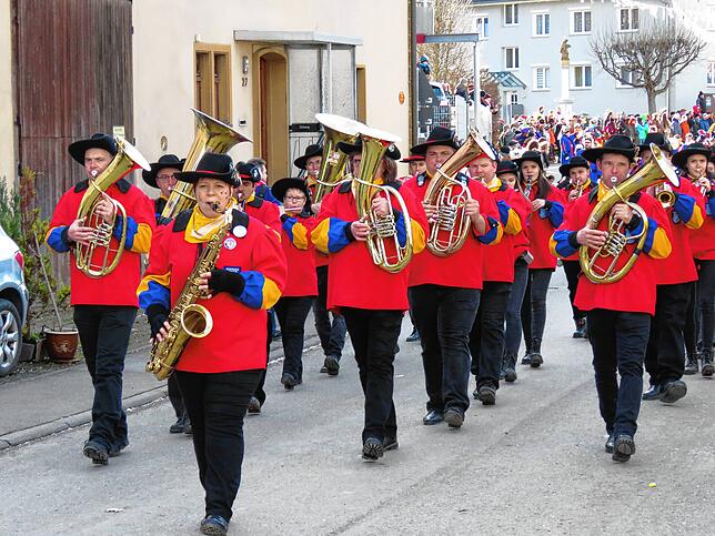 Bild 4: Viele Zuschauer beim Umzug in Gutmadingen am Sonntag