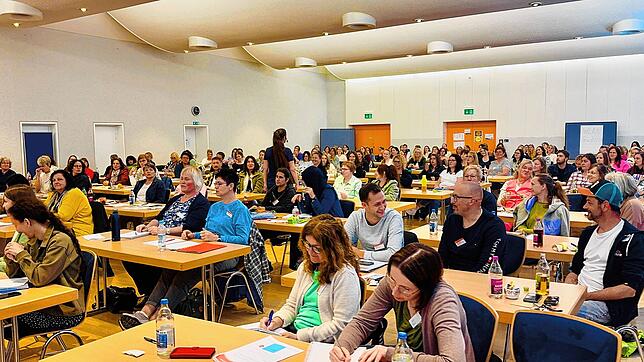 Beim Fachtag zum Thema „Aufwachsen in einer interkulturellen Welt“ sind 130 Menschen zusammengekommen. Foto: Martina Baschnagel