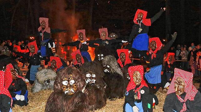 (Archivbild) Die Wollmatinger Riedhexen und die Schneckenbürgler Schneeschreck machen am 6. Januar 2023 wieder den Uniwald unsicher.