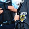 Bundespolizisten stehen an einem Bahnsteig. Zuletzt wurden weniger unerlaubte Einreisen über die Schweizer Grenze festgestellt.