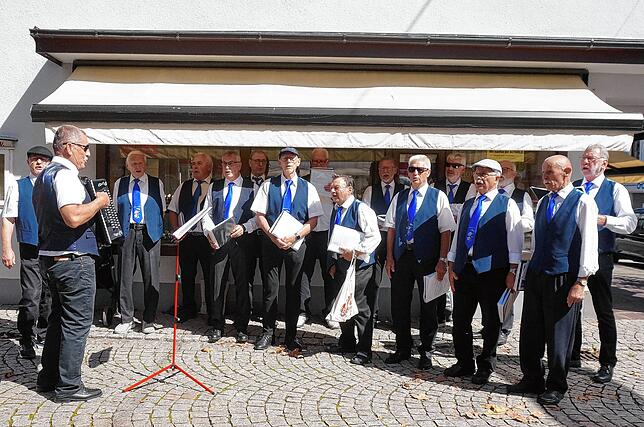 Bild 16: Buntes Markttreiben im Städtle – exklusive Bilder
