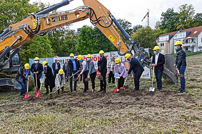 Mit dem symbolischen ersten Spatenstich begannen am Freitag offiziell die Bauarbeiten für das Sigmaringer Hospiz