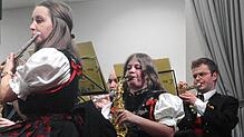 Der Musikverein Trachtenkapelle 1906 Bernau Außertal punktet bei seinem Jahreskonzert im Kurhaus. Bild: Karin Steinebrunner