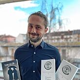 Einen eigenen Band mit Kurzgeschichten und zwei Grundlagenbücher zur Philosophie hat Lukas Beier mit seinem Bruder geschrieben.