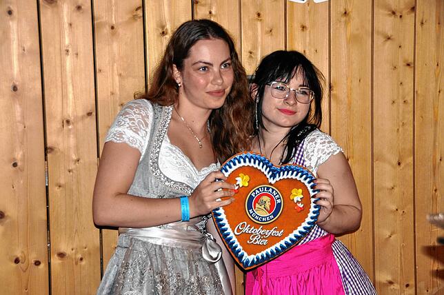 Bild 10: Oktoberfest der Narrenzunft Hugeloh in Leimbach - die tollsten Bilder