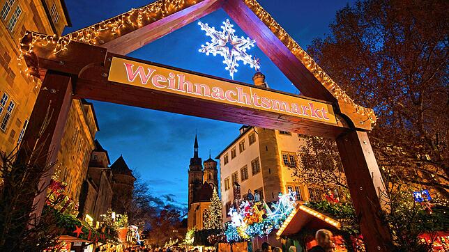 Der Stuttgarter Weihnachtsmarkt lockt auch dieses Jahr mit weihnachtlichen Leckereien, handgefertigten Geschenken und einer Atmosphäre ...