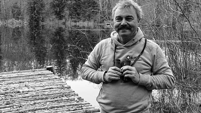 Thomas Giesinger im Jahr 2020 am Litzelsee in Radolfzell. Der engagierte Naturschützer interessierte sich schon früh für die Natur und ...