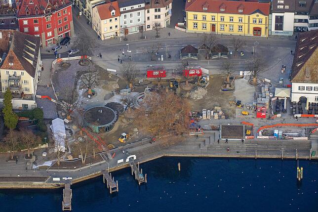 Landungsplatz: Mitten in der Überlinger Altstadt laufen die Sanierungsarbeiten am Landungsplatz. Die Fläche südlich der Greth und am ...