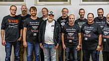 Schwarz dominiert, und sie blicken erwartungsfroh auf das Raitbacher Rock-Spektakel (von links): Frank Uecker, Christian Abel, Kai ...