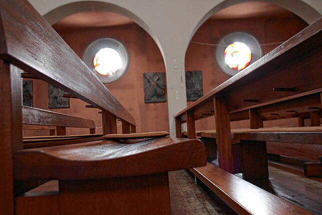Die Kirchenbänke sollen Heizkissen erhalten