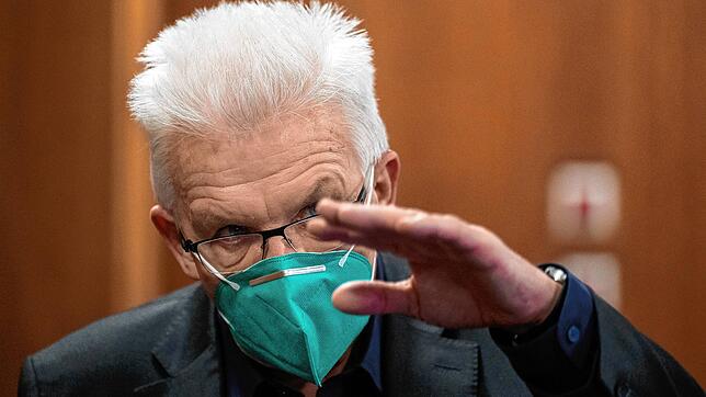 Winfried Kretschmann (Grüne) glänzte schon vor Weihnachten nicht mit Kontinuität. Doch auch im neuen Jahr setzt sich sein Zickzackkurs fort.