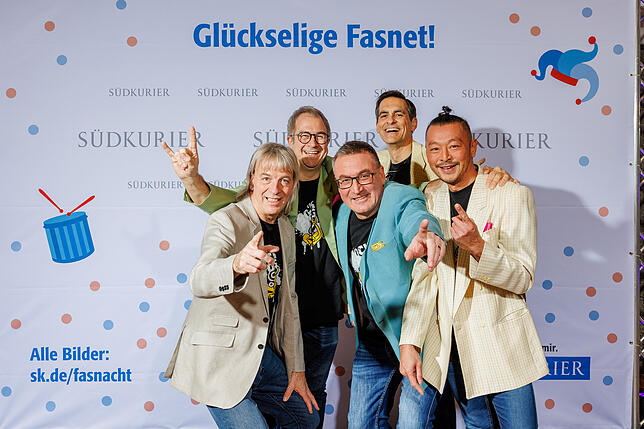 Bild 38: Die Narren im Konzil an der SÜDKURIER-VIP-Wand (Teil 2)