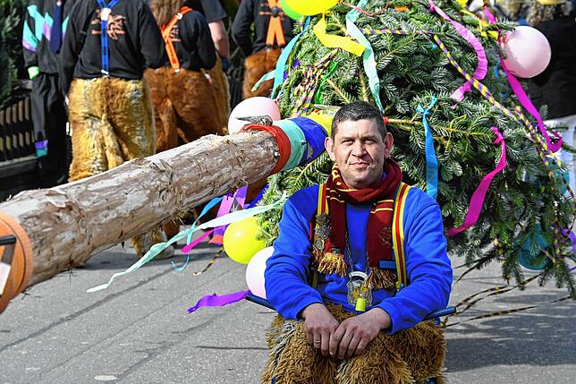 Bild 8: Die schönsten Bilder: Urnauer Fasnet mit politischer Botschaft