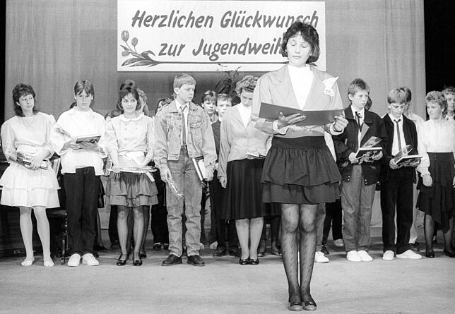 Die letzte Jugendweihe in Anklam (Mecklenburg-Vorpommern), 1990.