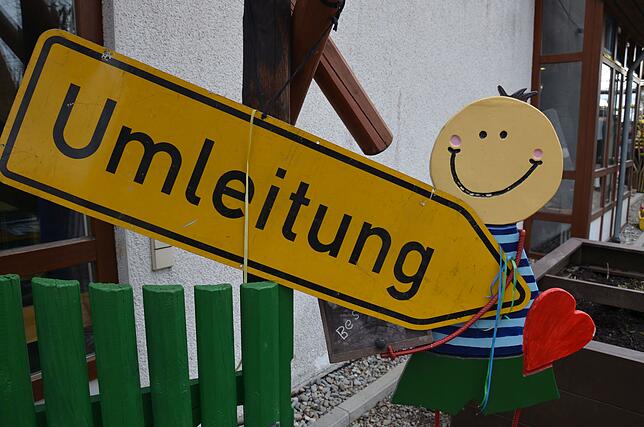 Der Stettener Kindergarten nimmt die Baustelle vor der Tür für den Neubau mit Humor. Das Motto zur diesjährigen Fastnacht daher: ...