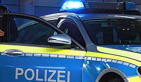 Die Polizei sucht Zeugen zu einem Vorfall zwischen zwei Autofahrern. (Symbolfoto)