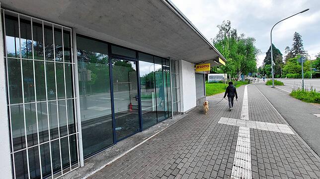 Der rechte Teil war schon lange der Verkaufsraum. Im Sommer 2021 restaurierte die Stadt Konstanz den Kiosk denkmalgerecht und schuf die ...