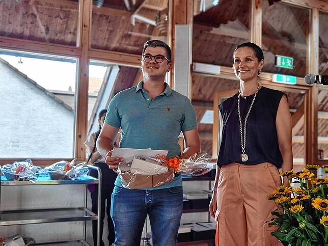 Andreas Theiss ist zum ersten stellvertretenden Bürgermeister gewählt worden. Rechts Bürgermeisterin Jacqueline Alberti.