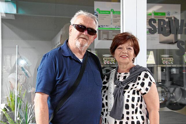 Karlheinz Speicher und seine Frau finden den Waschsalon gut für die Urlauber in Bad Dürrheim.