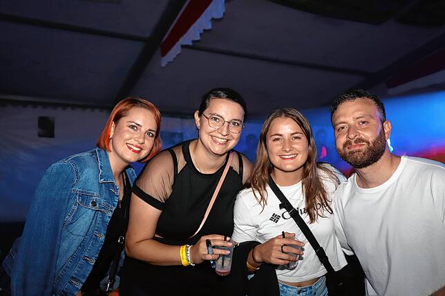 Bild 10: So war die Stimmung beim Aach-Linzer Weinfest