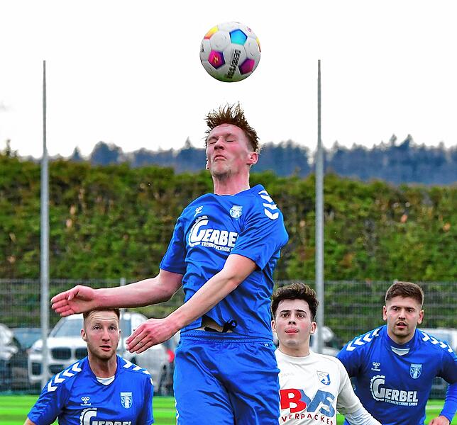 Obenauf: Lukas Amann – hier ein Archivfoto – stellte mit seinem Treffer kurz nach der Pause die Weichen zum 6:0-Kantersieg der SF ...