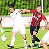 Patrick Thoma vom FC Pfaffenweiler(links) im Duell mit dem Königsfelder Felix Fehrenbach. Eine Szene aus dem Hinrunden-Spiel der beiden ...
