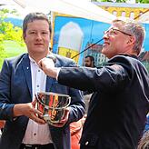 Pfarrer Sebastian Degen (links) und Pastoralreferent Johannes Schramm spendeten den Segen.