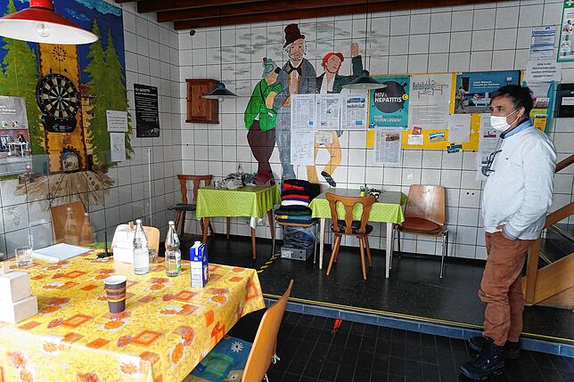 November 2020: Nur drei Tische passen in die Wärmestube in Waldshut. Viel Platz für die Bedürftigen ist hier nicht.