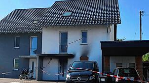 Bei einem Brand in Uhldingen-Mühlhofen sind sechs Menschen verletzt worden. Als Brandursache gilt ein Pedelec-Akku.