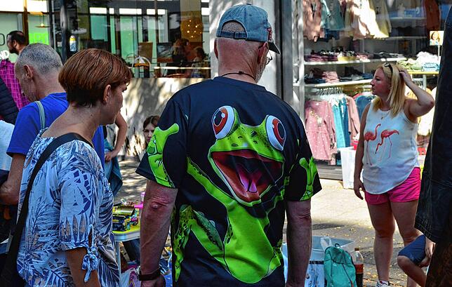 Bild 19: Reges Treiben auf dem Flohmarkt in Markdorf