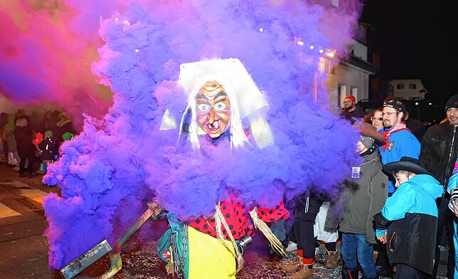 Bild 11: Nachtumzug vor großem Volk