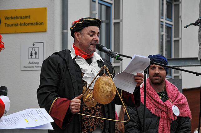 Bild 23: Bunte Zirkusschar in Steißlingen: So feierten die Narren die Rathausübergabe am Schmotzige