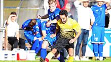 Abdullah Cakmak von der SG Riedböhringen/Fützen (im gelben Trikot) schießt seine Mannschaft zum 2:0 vor der Pause. Der FV Möhringen ...