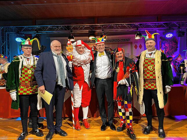Von links: Wolfgang Reuther, Rezzo Schlauch, Narrenbüttel Matthias Stolp, Jens Spahn, Hans Kuony (Roland Drews) und Michael Nadig.