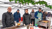 Die örtlichen Vereine sorgen auch in diesem Jahr beim Adventsmarkt für die Bewirtung. Bild: Archiv/Dieter Schäuble