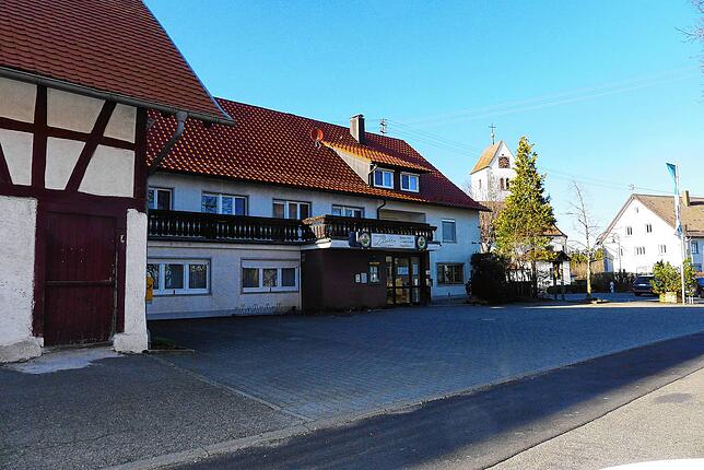 Der Wirt des Landgasthofs Linde in Oberhomberg, Jochen Kirschmann, hofft, das die Krise nicht lange anhält und man mit einem blauen Auge ...