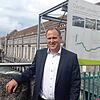 Jörg Reichert 2022 vor dem Kraftwerk Laufenburg. Seit 1. April 2019 leitet der 47-Jährige die Energiedienst Holding und deren Tochter ...